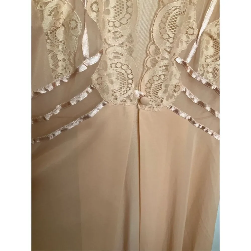 Vintage Lace Peignoir Set - Picture 5 of 7